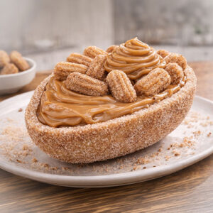 Ovo de Páscoa de churros com recheio cremoso e churros por cima