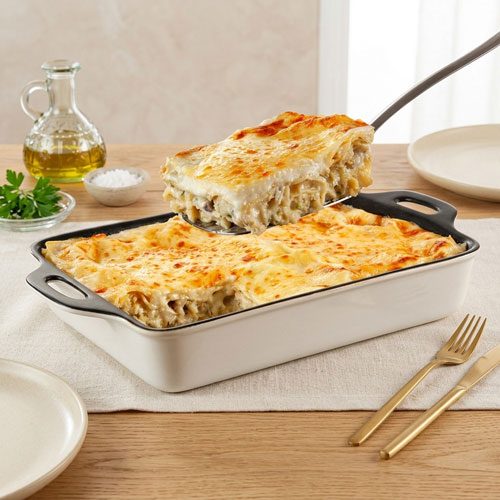 Lasanha de bacalhau com requeijão cremoso DALLORA gratinada em travessa